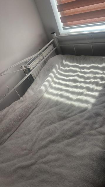 Wit bed 90x200cm