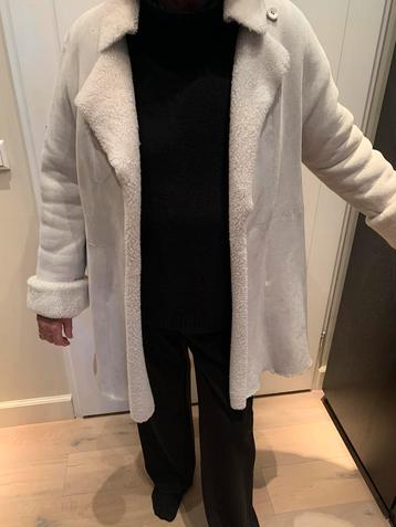 Lammy coat van Donna Karan beschikbaar voor biedingen