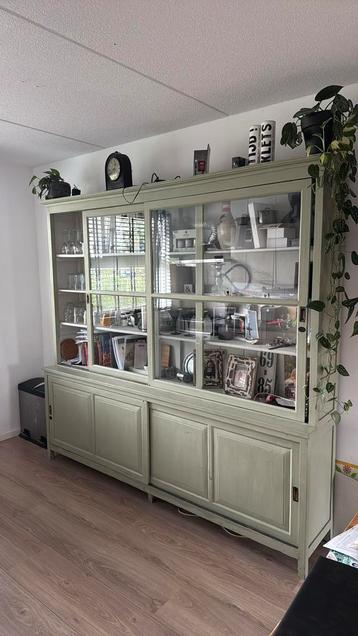 Mooie vitrine / boekenkast  beschikbaar voor biedingen