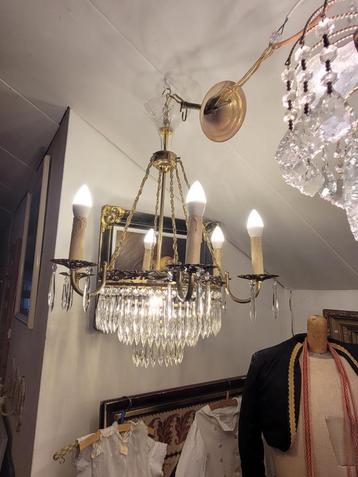 Zeer oude werkende plafond lamp kristallen pegels  beschikbaar voor biedingen
