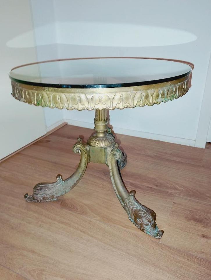 Italiaanse Antieke bijzettafel met dolfijnen tafelpoten, Huis en Inrichting, Tafels | Bijzettafels, Zo goed als nieuw, Rond, 45 tot 60 cm