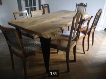 Meerdere antieke houten stoelen, verschillende tijdperken beschikbaar voor biedingen