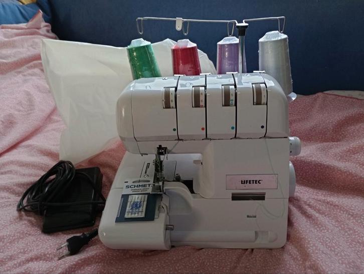Zo goed als nieuwe lockmachine, Hobby en Vrije tijd, Naaimachines en Toebehoren, Zo goed als nieuw, Lockmachine, Overige merken