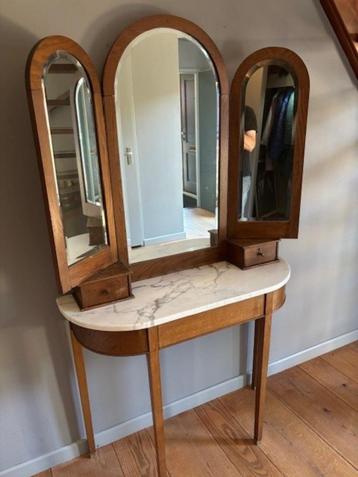 Kaptafel beschikbaar voor biedingen