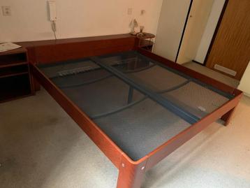 Auping auronde met 2 nachtkastjes ( hoofdboard) beschikbaar voor biedingen