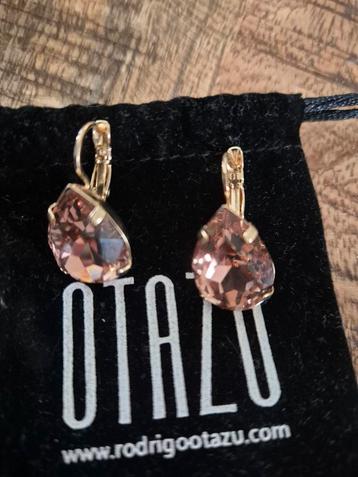 Nieuwe Otazu rosé oorbellen met goud beschikbaar voor biedingen