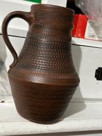 Antieke waterkan van aardewerk, Ophalen