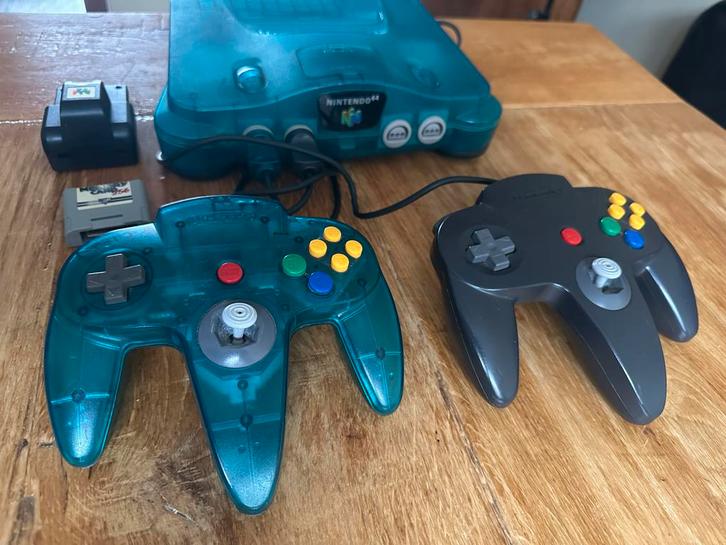 Nintendo 64 Ice Blue Clear + 2 Controllers + 16 Games, Spelcomputers en Games, Spelcomputers | Nintendo 64, Gebruikt, Met 2 controllers