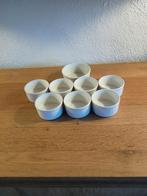 8 ronde witte stenen bakjes, geribbeld, Ophalen, Zo goed als nieuw