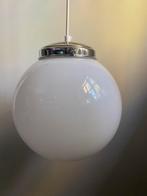 Vintage witte bol schoollamp melkglas glazen opaline globe, Huis en Inrichting, Lampen | Hanglampen, Glas, Ophalen of Verzenden