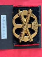 Veld artillerie baret embleem, Ophalen of Verzenden, Landmacht, Nederland, Embleem of Badge