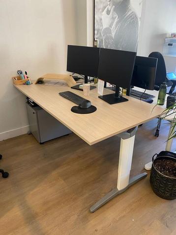 Bureau in goede staat! Mag weg voor klein prijsje!