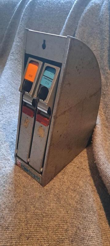 Vintage controlebonhouder met bonnen  beschikbaar voor biedingen