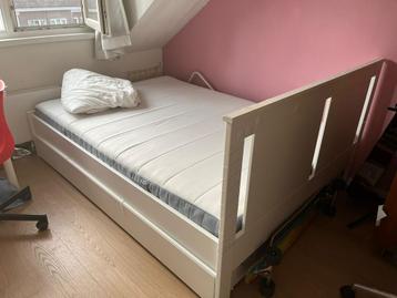IKEA bed inclusief lattenbodem zo goed als nieuw