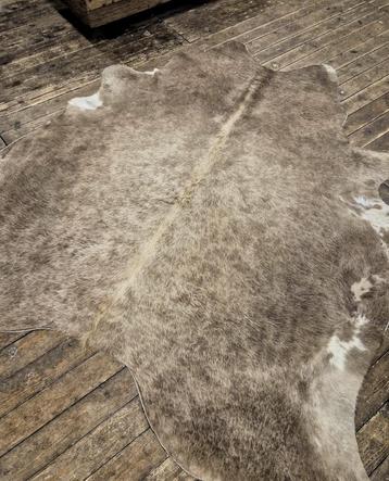 dierenvacht dierenhuid koeienhuid koeienvel koeienkleed beschikbaar voor biedingen