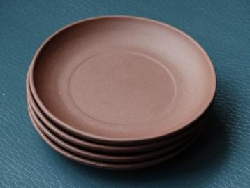 Vier Chinese Yixing schoteltjes, gemerkt, 9 cm, gaaf, China beschikbaar voor biedingen