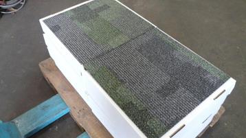 Tapijttegels (partij 75) grijs/groen decor 40m2 beschikbaar voor biedingen