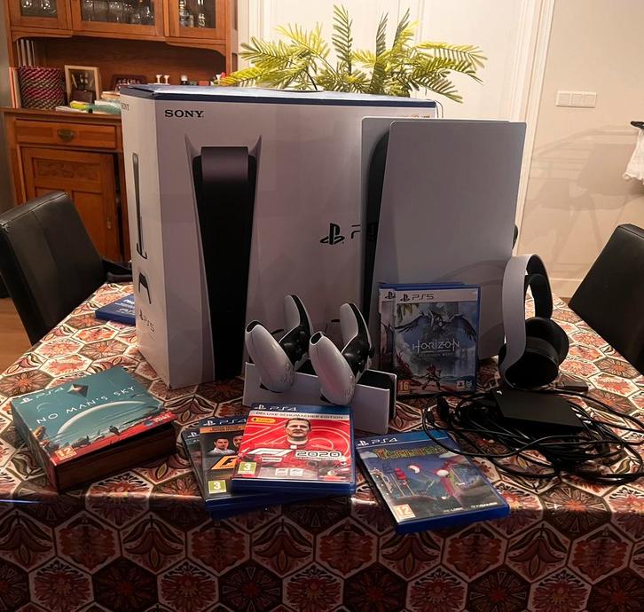 Playstation 5 ps5+2 controllers+laaddock+2 TB hardeschijf, Huis en Inrichting, Complete inboedels, Ophalen