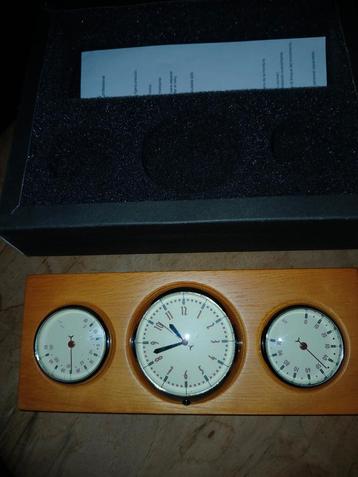 Chic bureau set klok thermometer en vochtigheid meter beschikbaar voor biedingen