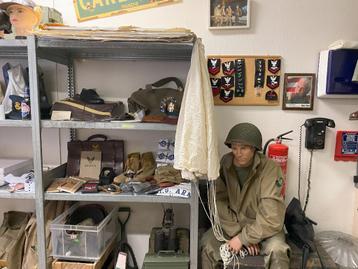 Amerikaans, Raf en Briste Uniformen en Equipment beschikbaar voor biedingen