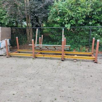 Zware stalen bok beschikbaar voor biedingen