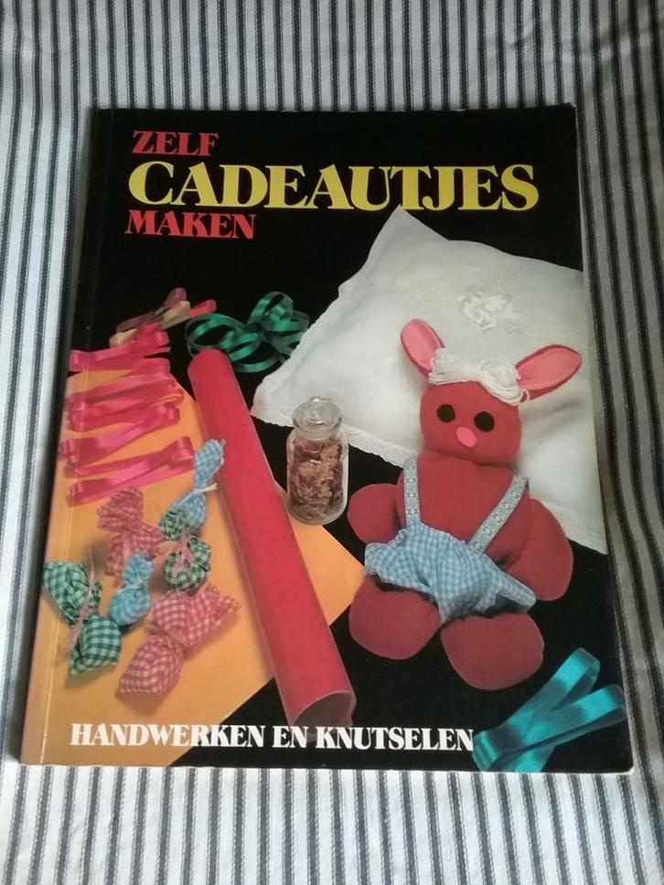 EVE HARLOW: "Zelf cadeautjes maken" HANDWERKEN en KNUTSELEN, Boeken, Hobby en Vrije tijd, Zo goed als nieuw, Overige onderwerpen