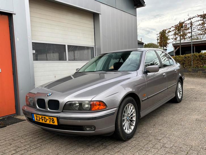 BMW 5-Serie 2.5 6cill 523I AUT/cruise/climate/trekhaak, Auto's, BMW, Particulier, Benzine, Sedan, Automaat, Origineel Nederlands