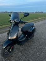 Vespa sprint full option, Fietsen en Brommers, Ophalen, Maximaal 45 km/u, Vespa S, Zo goed als nieuw