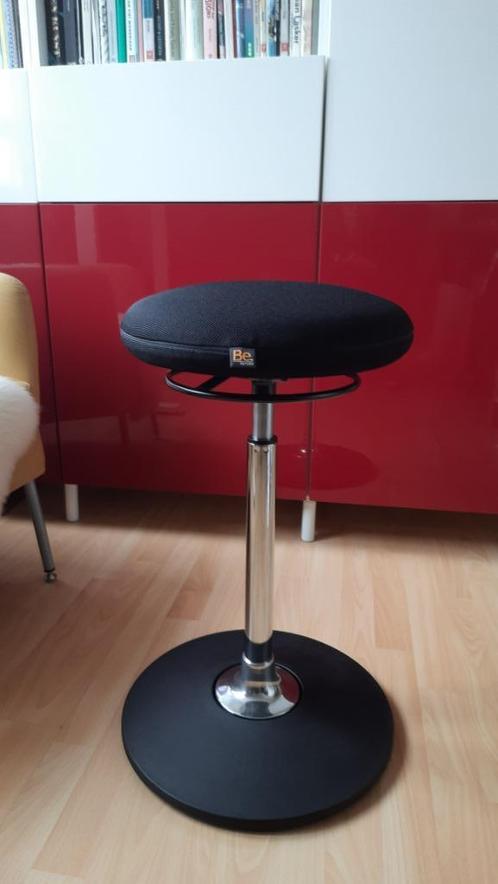 Sta kruk, Be by Beta Steady, ergonomische kruk, zit-sta kruk, Huis en Inrichting, Krukjes, Nieuw, Staal, In hoogte verstelbaar