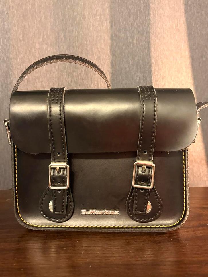 Dr. Martens Zwarte Crossbody Tas - Unisex, Sieraden, Tassen en Uiterlijk, Tassen | Damestassen, Zo goed als nieuw, Schoudertasje