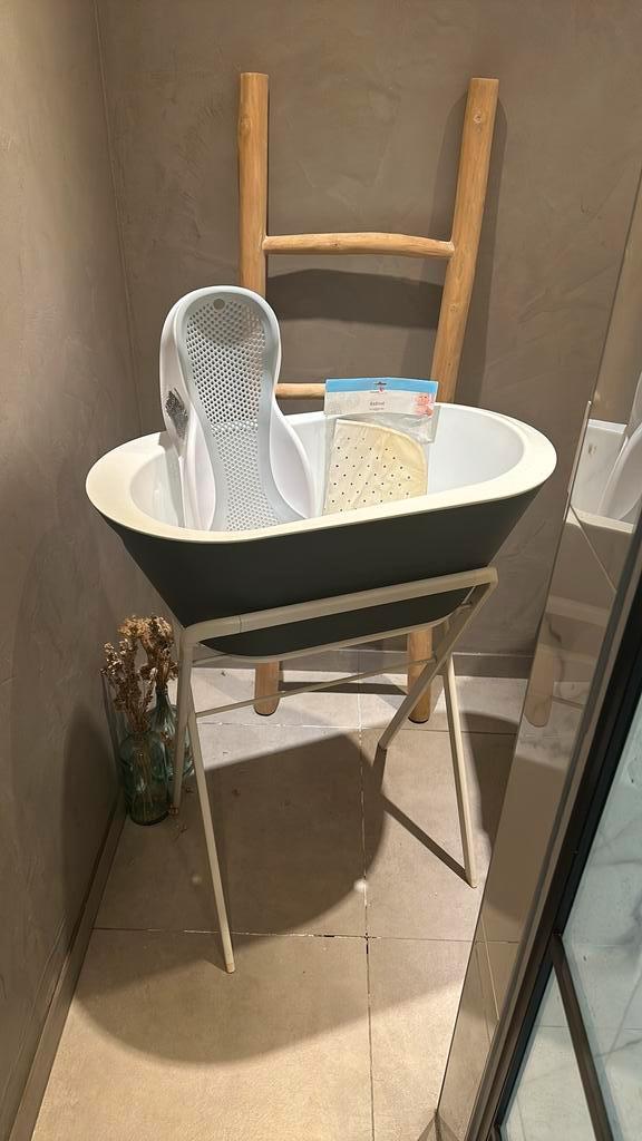 Set: Badje met standaard, badmatje en badzitje babycare, Kinderen en Baby's, Badjes en Verzorging, Zo goed als nieuw, Badje, Bébé-jou