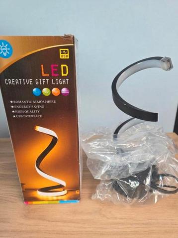 Moderne LED Tafellamp - Nieuw in doos! beschikbaar voor biedingen