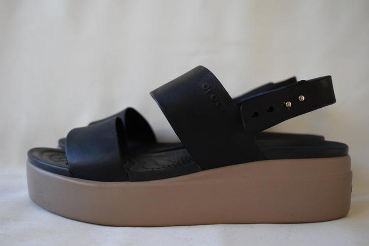 Dec'25 CROCS maat 41 US 10 sandalen NIEUWSTAAT, Kleding | Dames, Schoenen, Zo goed als nieuw, Sandalen of Muiltjes, Zwart, Ophalen of Verzenden