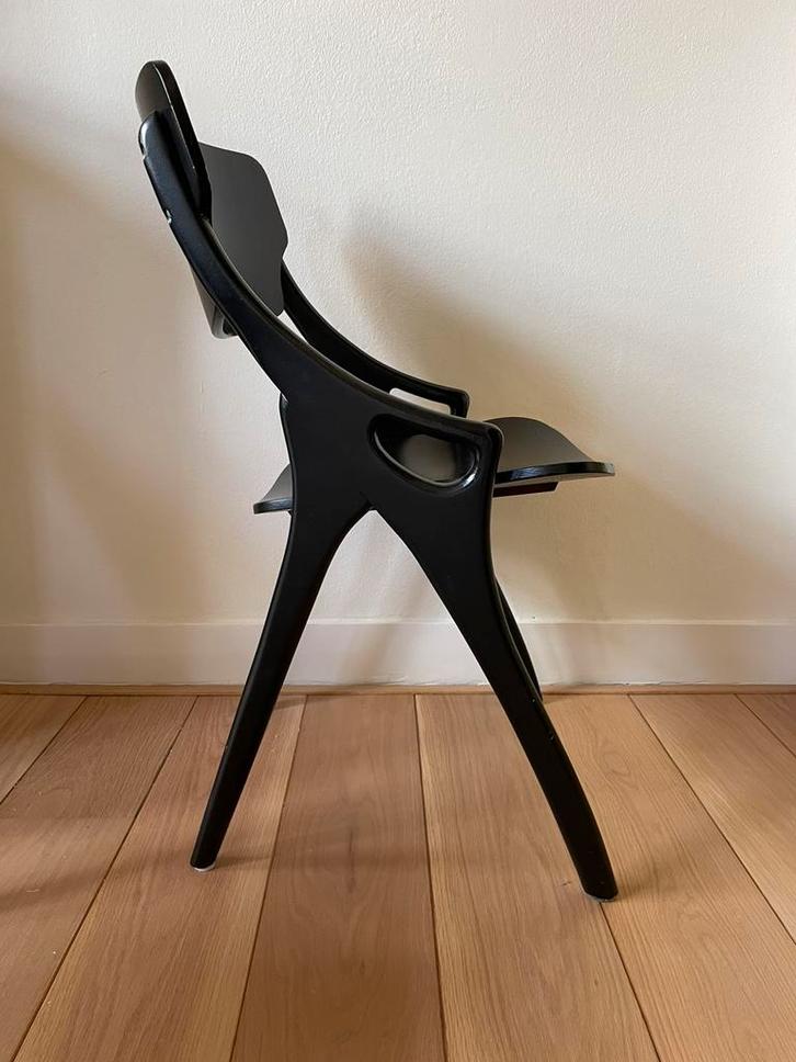 Twee eetkamer stoelen Arne Hovmand Olsen mid century modern, Huis en Inrichting, Stoelen, Gebruikt, Twee, Hout, Zwart, Ophalen