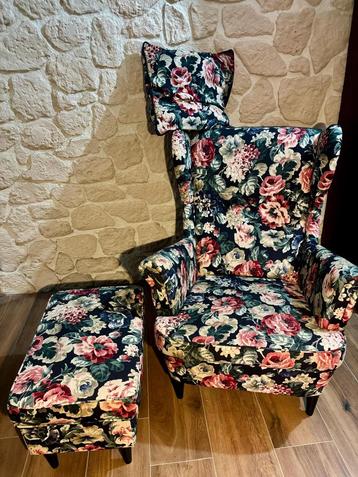 IKEA strandmon oor fauteuil met voetenbank bloemen beschikbaar voor biedingen