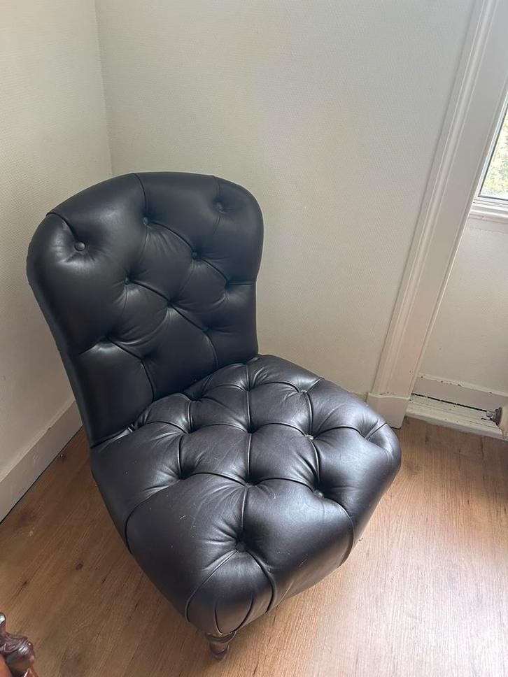 Mooie sierlijke lederen stoel, Huis en Inrichting, Fauteuils, Zo goed als nieuw, 50 tot 75 cm, Ophalen