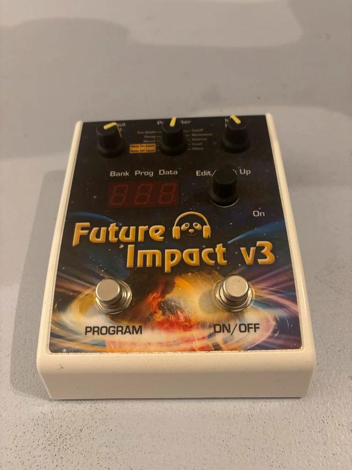 Future Impact V3 Bass Synthesizer, Muziek en Instrumenten, Effecten, Gebruikt, Overige typen, Ophalen of Verzenden