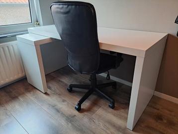 Wit Ikea bureau "Malm"  beschikbaar voor biedingen