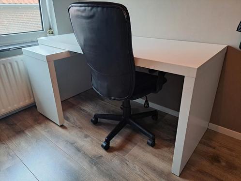 Wit Ikea bureau "Malm", Huis en Inrichting, Bureaus, Zo goed als nieuw, Ophalen