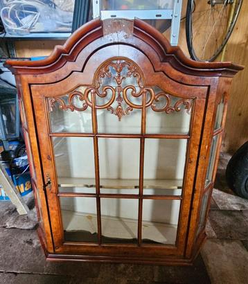 Brocante kastje om op te knappen  beschikbaar voor biedingen