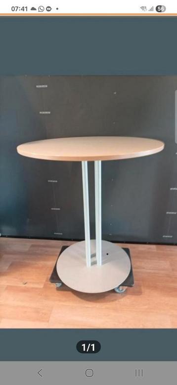 LUXE STA TAFEL STEVIG EN STABIEL beschikbaar voor biedingen
