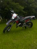 Aprilia brommer, Fietsen en Brommers, Brommers | Derbi, Ophalen, 6 versnellingen, Gebruikt, Maximaal 45 km/u