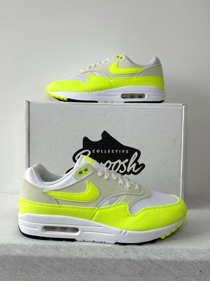 Nike Air Max 1 '87 Volt Suede (EU 44,5), Kleding | Heren, Schoenen, Zo goed als nieuw, Sneakers of Gympen, Wit, Ophalen of Verzenden