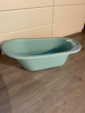 Licht blauw babybadje beschikbaar voor biedingen
