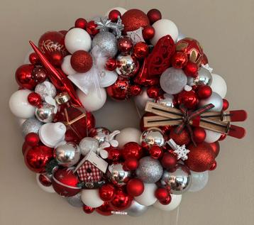 Kerstkrans thema rood en wit beschikbaar voor biedingen