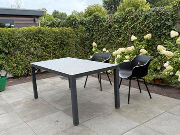 Mooie Aluminium Terrastafel met 2 Stoelen (ramsj prijs) beschikbaar voor biedingen