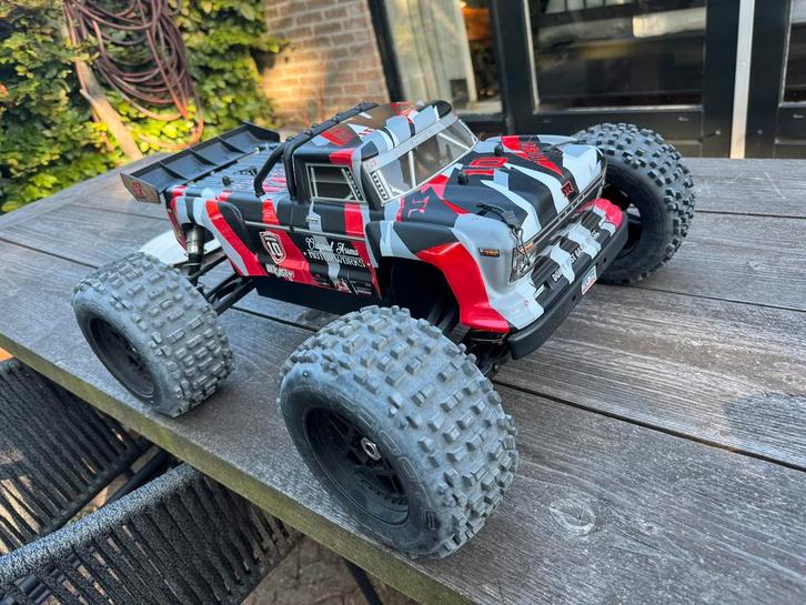 Arrma outcast 10th anniversary rare, Hobby en Vrije tijd, Modelbouw | Radiografisch | Auto's, Nieuw, Auto offroad, Elektro, Schaal 1:8