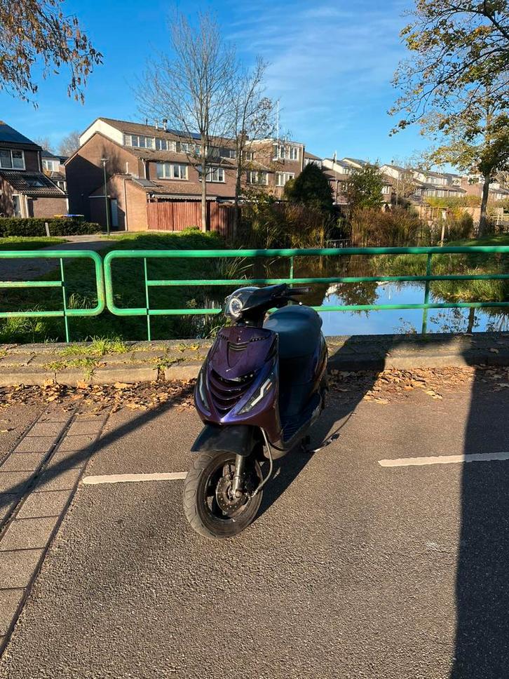 Piaggo zip 4t 3v e4 2020-MOET SNEL WEG, Fietsen en Brommers, Scooters | Piaggio, Zo goed als nieuw, Zip, Maximaal 45 km/u, Benzine
