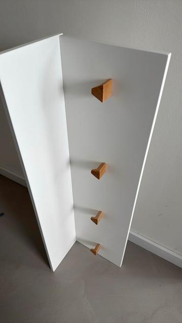 Commode plank beschikbaar voor biedingen