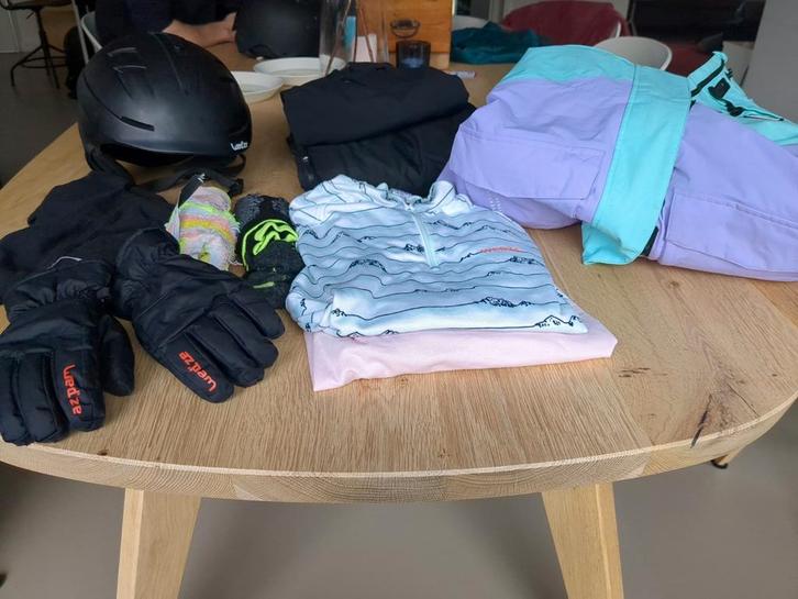 Skijas en skiset meisje 158, Sport en Fitness, Skiën en Langlaufen, Zo goed als nieuw, Kleding, Skiën, Overige merken, 140 tot 160 cm